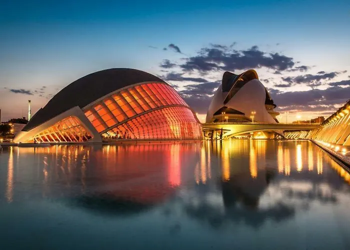 Cerca De La Playa Y Ciudad De Ciencias דירה